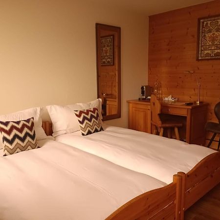 Hotel De Commune Gstaad Esterno foto