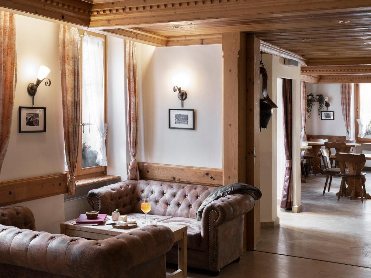 Hotel De Commune Gstaad Esterno foto