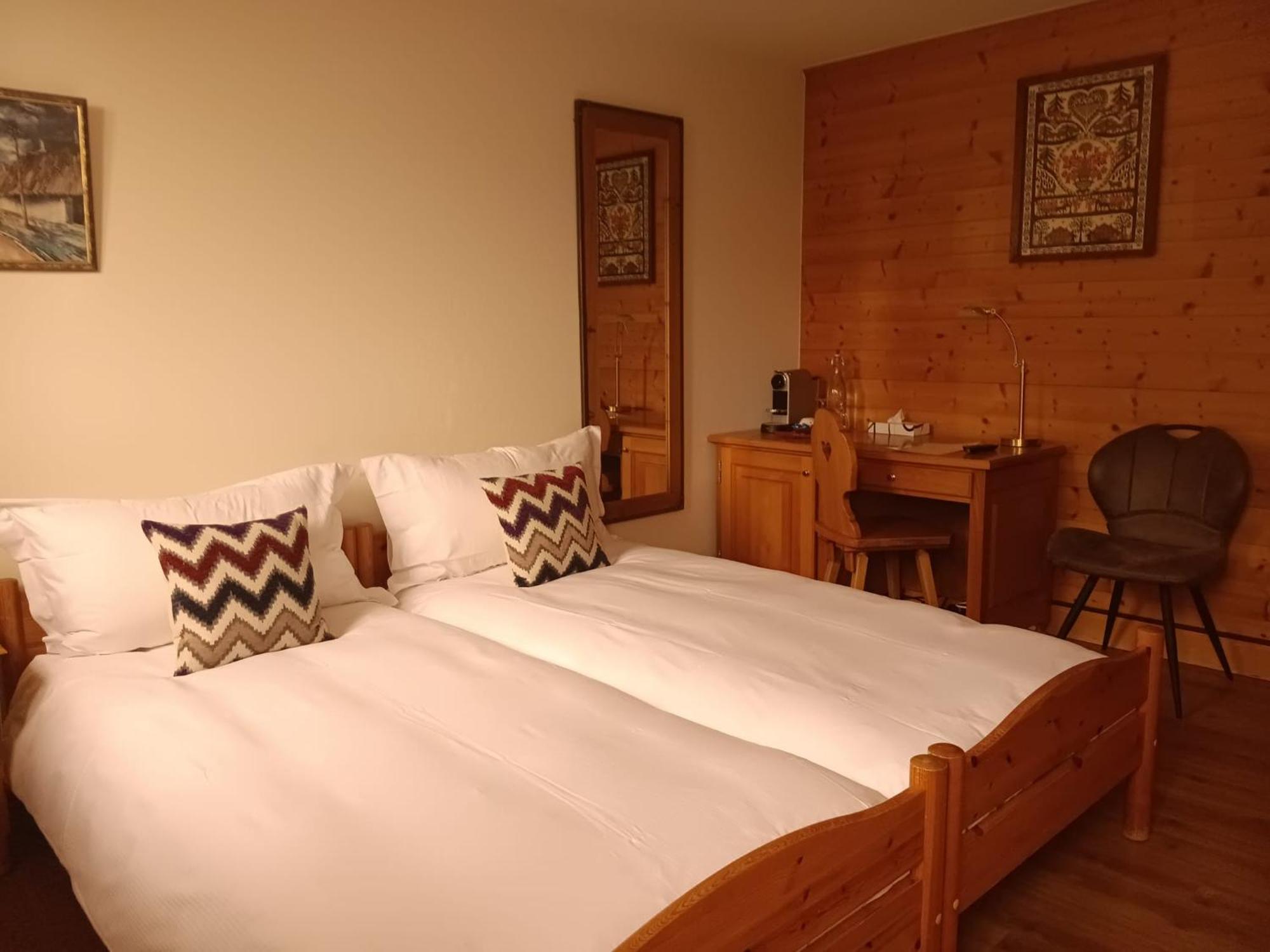 Hotel De Commune Gstaad Esterno foto