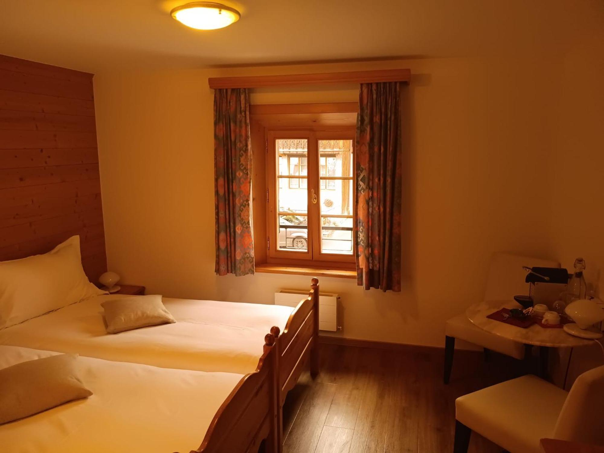 Hotel De Commune Gstaad Esterno foto