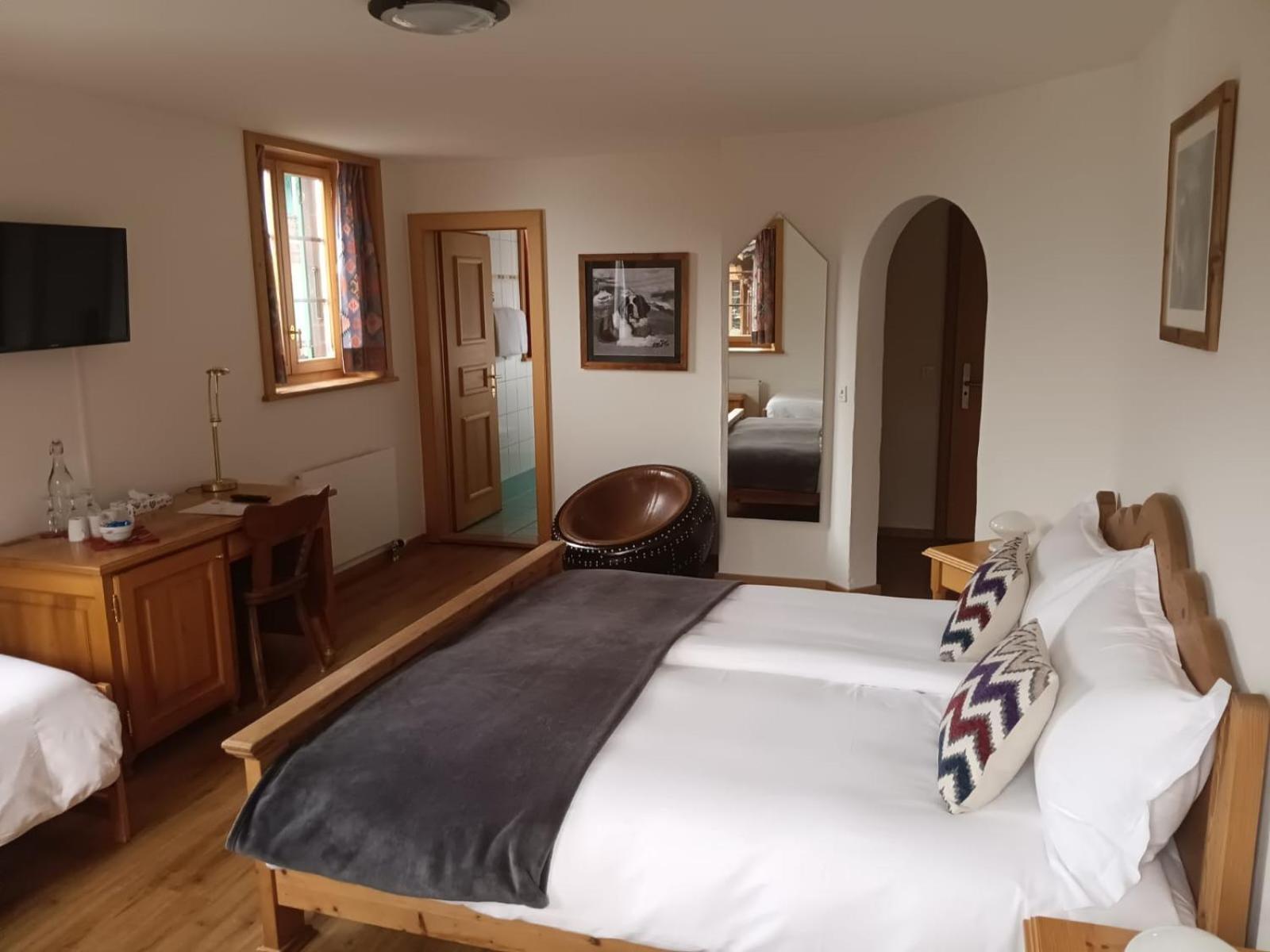 Hotel De Commune Gstaad Esterno foto